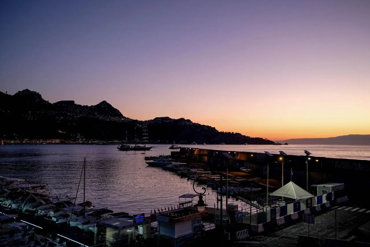 La Sirena Rooms Giardini-Naxos 0*,